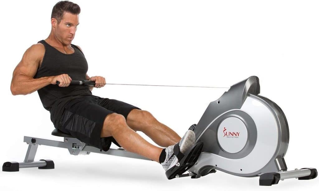 Test du rameur magnétique Sunny Health & Fitness : rail long et performance à domicile