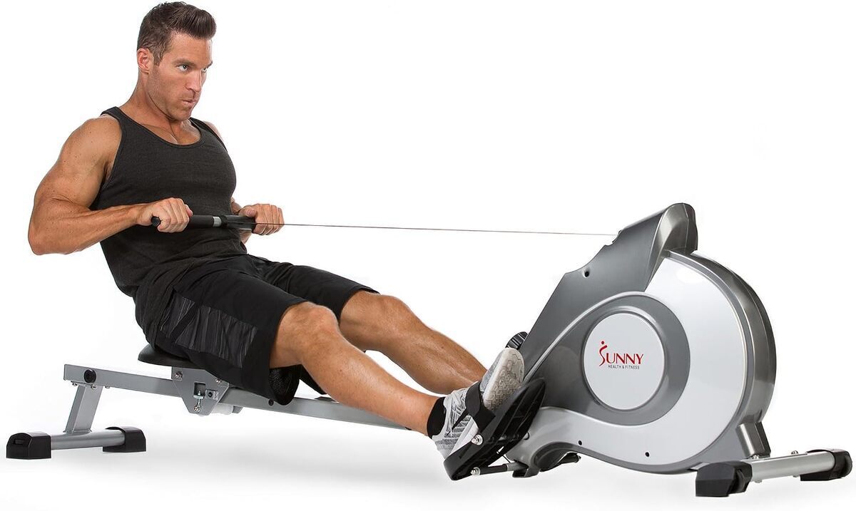 Test du rameur magnétique Sunny Health & Fitness : rail long et performance à domicile